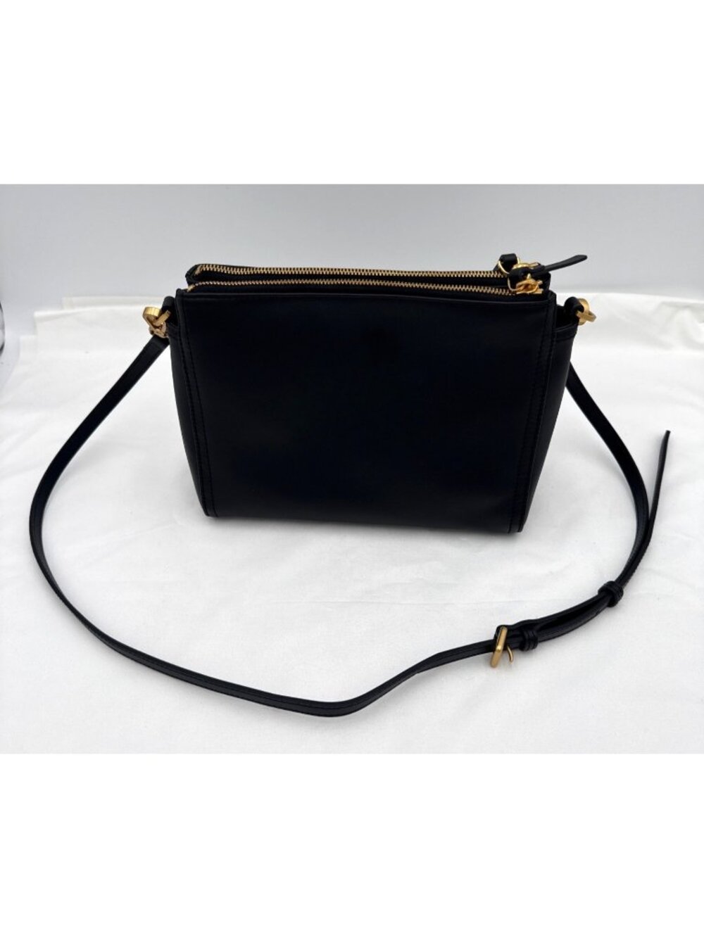 Quince Cow Leather Crossbody Bag Adjustable Strap Double-Zipper Sleek Black